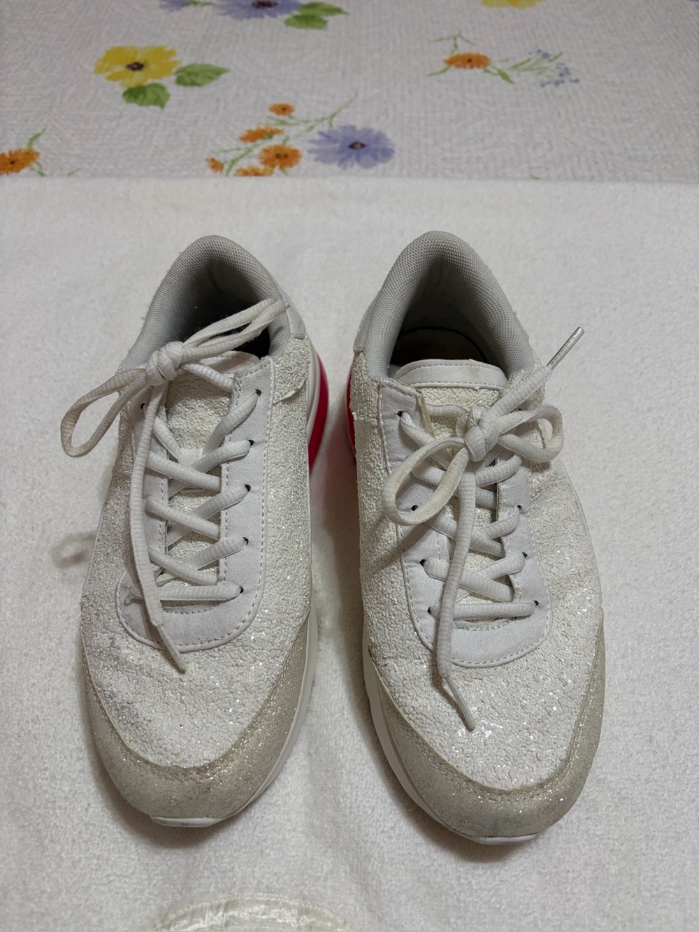 Women’s White Glitter Lace-Up Sneakers(SHOEDAZZLE)(2)